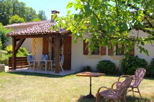 huisje in Frankrijk te huur: Luxe vakantiewoning 3* in de Dordogne. Rust, Ruimte en Natuur. WIFI (Glasvezel), Nld TV en luxe boxsprings (210cm) 