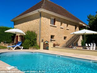 Villa in Frankrijk te huur: Vrijstaand vakantiehuis met prive zwembad en prachtig uitzicht.Rustige ligging,privacy, en op steenworp afstand van alle bekende bezienswaardigheden 