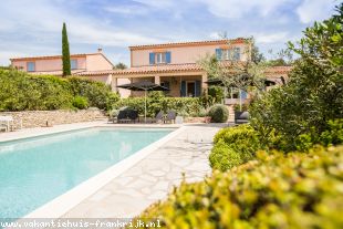 Huis te huur in Vaucluse en binnen uw budget van  1950 euro voor uw vakantie in Zuid-Frankrijk.