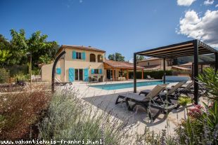 Villa in Frankrijk te huur: LUXE Villa Formidable (2-8 pers.) met XL verwarmd privé zwembad, 4x Airco, laadpaal,royale tuin+vrij uitzicht op Villapark in Vallon Pont d'Arc 
