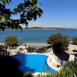 Vakantiehuis bij de golf: Zuid-Frankrijk - Istres, hart van de PROVENCE. Domein met 6 gites.  UNIEK DIRECT AAN HET WATER GELEGEN !