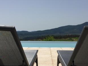 vakantiehuis in Frankrijk te huur: Luxe Gite met overloopzwembad en panoramisch uitzicht 