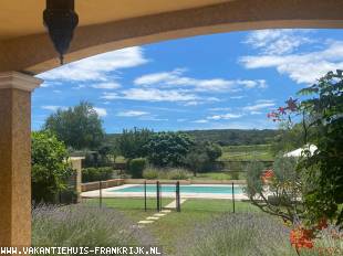 Gard - Uzes vakantiewoning met verwarmd zwembad en airco