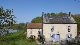 Vakantiehuis: Grote vakantiewoning en watermolen. Aan een meer in de Creuse, midden in de natuur! Bijzonder geschikt voor familie- en groepsvakanties. te huur in Creuse (Frankrijk)