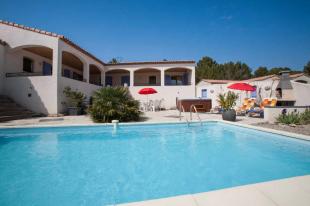 Prachtige villa met uitzicht voor 6 personen, met privé zwembad en jacuzzi, tafeltennis en jeu de boulles baan