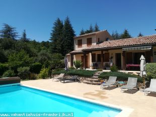La Siège is een comfortabele villa met privézwembad gelegen in het natuurpark van de Haut-Languedoc./ HIER HUURT U RECHTSTREEKS AAN DE EIGENAAR !!