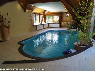 Comfortabel vakantiehuis met verwarmd PRIVE BINNEN ZWEMBAD in de Dordogne