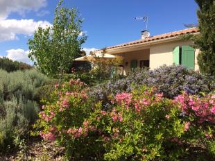 Vakantiehuis bij de golf: Maison Tekke is een comfortabel ingerichte bungalow met mooie tuin rondom en uitzicht op de Pyreneeën vlakbij schilderachtig Mirepoix.