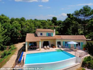 Villa Les Aludes is een mooie, kindvriendelijke en sfeervol ingerichte villa met verwarmd privézwembad