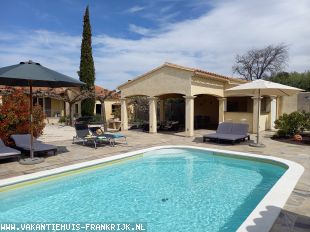 Vakantiehuis bij de golf: Alleenstaande rustig gelegen villa met verwarmd privé zwembad en buitenkeuken op een steenworp van de Mont Ventoux