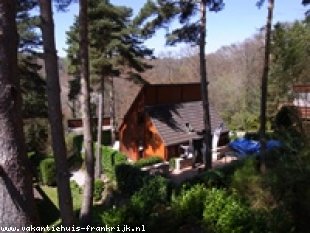 vakantiehuis in Frankrijk te huur: Luxe vrijstaand chalêt. Genieten van prachtige natuur in de Auvergne, Centraal Massief op 400m afstand van recreatiemeer Lac de Val. 