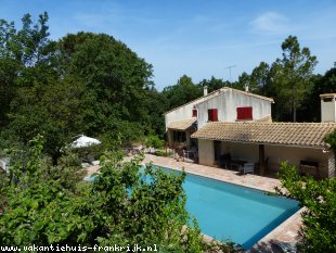 Huis te huur in Gard en binnen uw budget van  1950 euro voor uw vakantie in Zuid-Frankrijk.