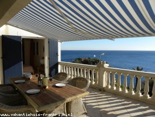 vakantieverblijf in Frankrijk te huur: Schitterend gelegen villa met privé zwembad op 35 meter van zee 
