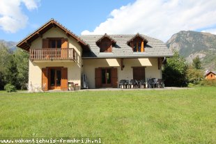 Huis voor grote groepen in Rhone Alpes Frankrijk te huur: IMPRESSIVE HOUSE IN BOURG D’OISANS - SLEEPS 14 