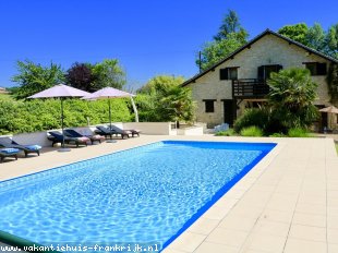 Luxury villa with large, heated pool, extensive facilties for all ages, bikes, pool table, Chateau Vigiers 8km with golf and Michelin star restraurant