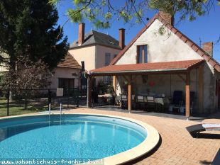Vakantiehuis: Boucé -  Drie authentieke, verbouwde huizen op perceel van 1400 m2 met vrij uitzicht en zwembad. ** IN PRIJS VERLAAGD ** te huur in Allier (Frankrijk)