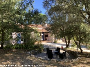 sfeervol huis voor 8 personen met privé zwembad in hartje Provence